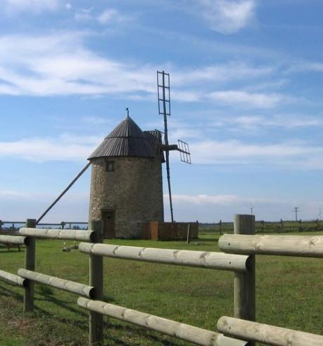 Beautés de la région: moulin d'Ally