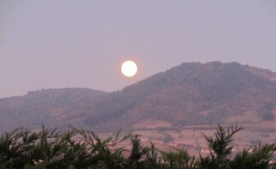 Lever de la lune à la mi-octobre